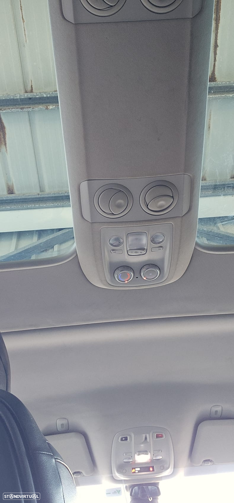 Peugeot Traveller - 13