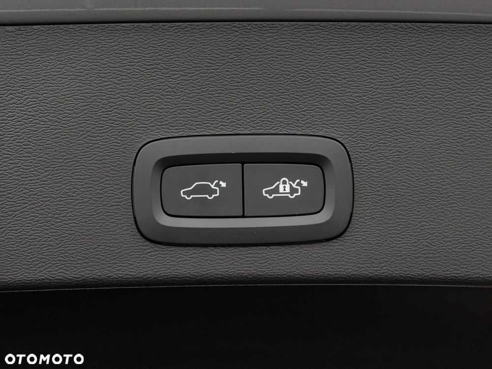 Volvo XC 40 B3 Plus Dark - 29