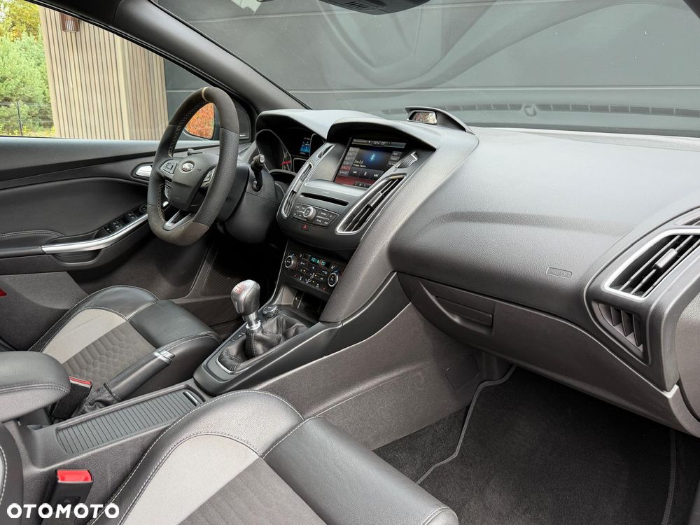 Ford Focus 2.0 EcoBoost ST - 23