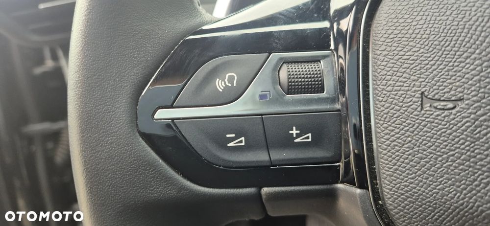 Peugeot 2008 PureTech 130 Allure S&S EAT8 - 13