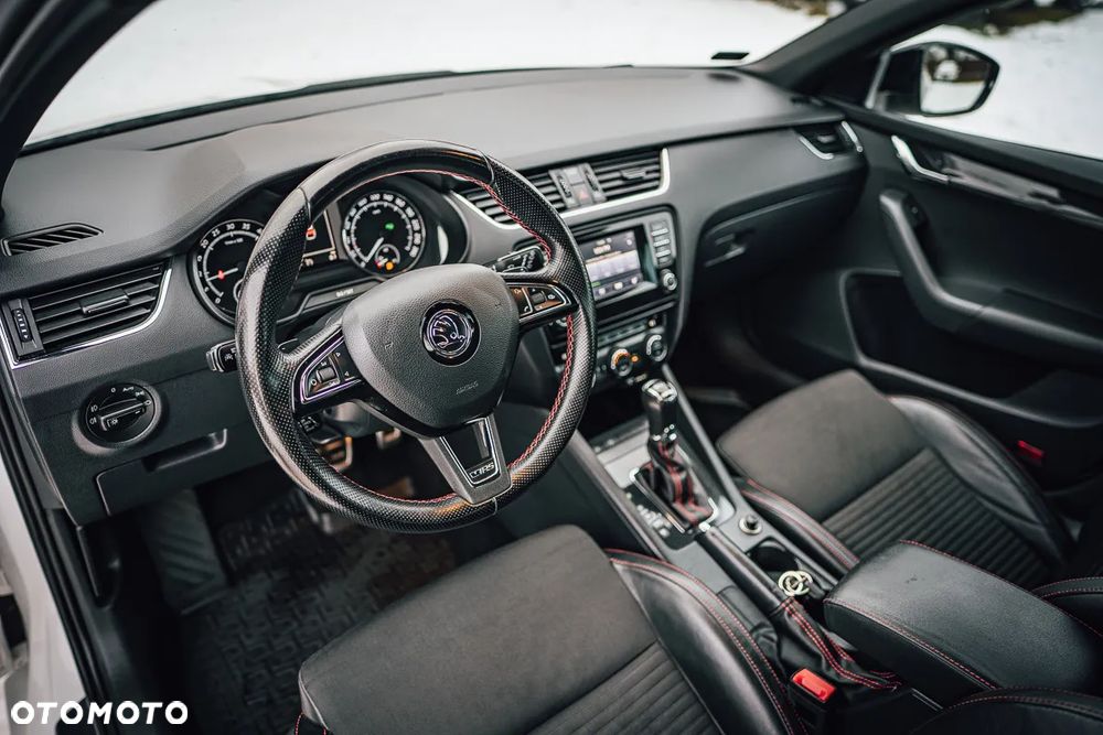 Skoda Octavia 2.0 TDI DSG RS - 9