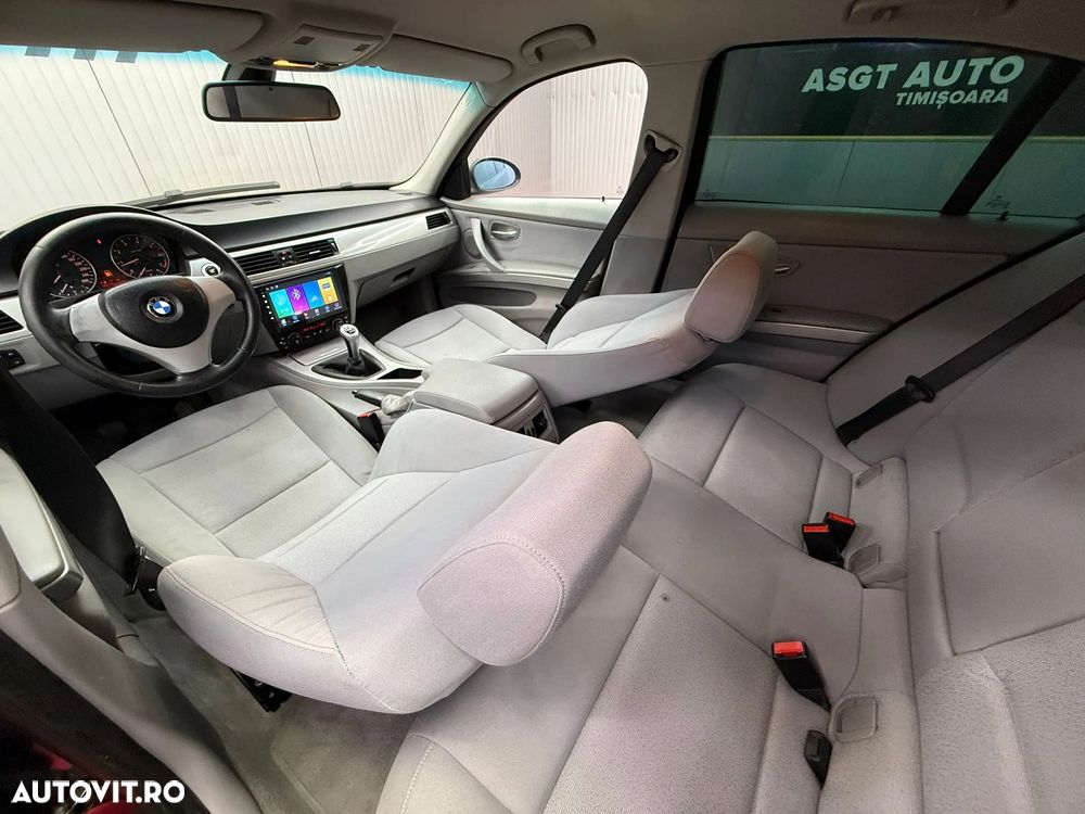 BMW Seria 3 318i Touring - 12