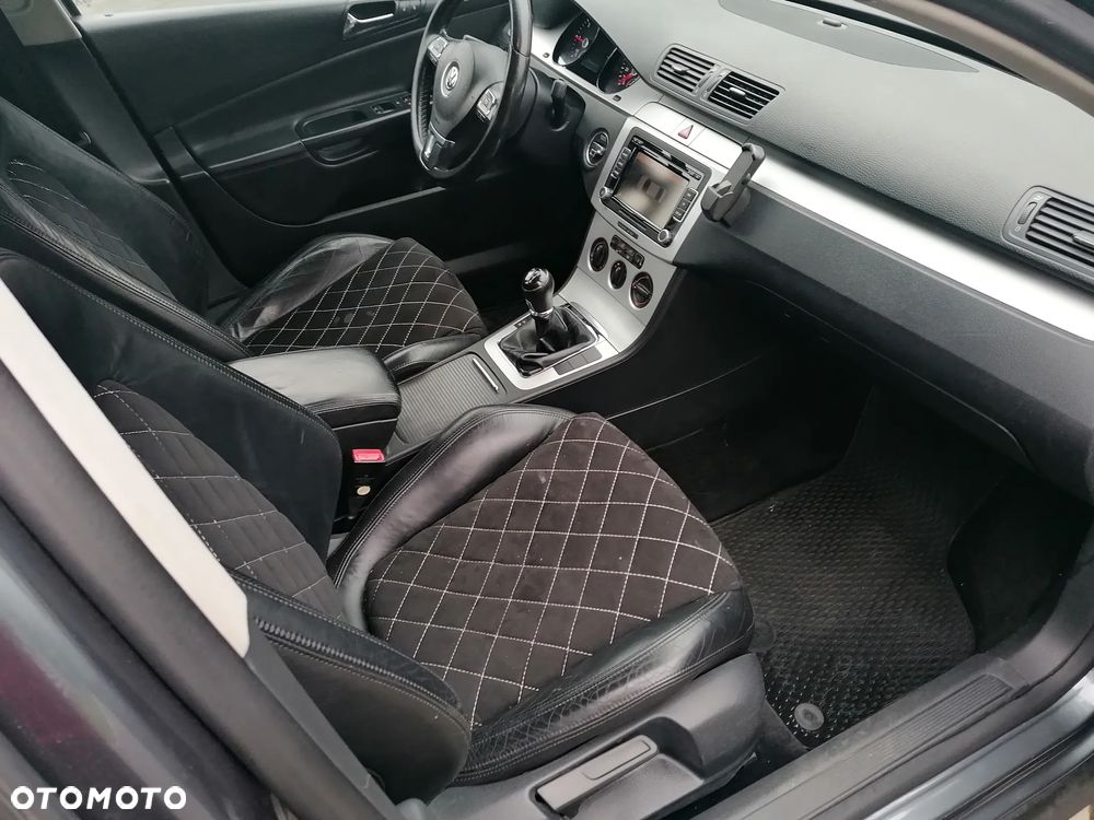 Volkswagen Passat 2.0 TDI Comfortline - 12