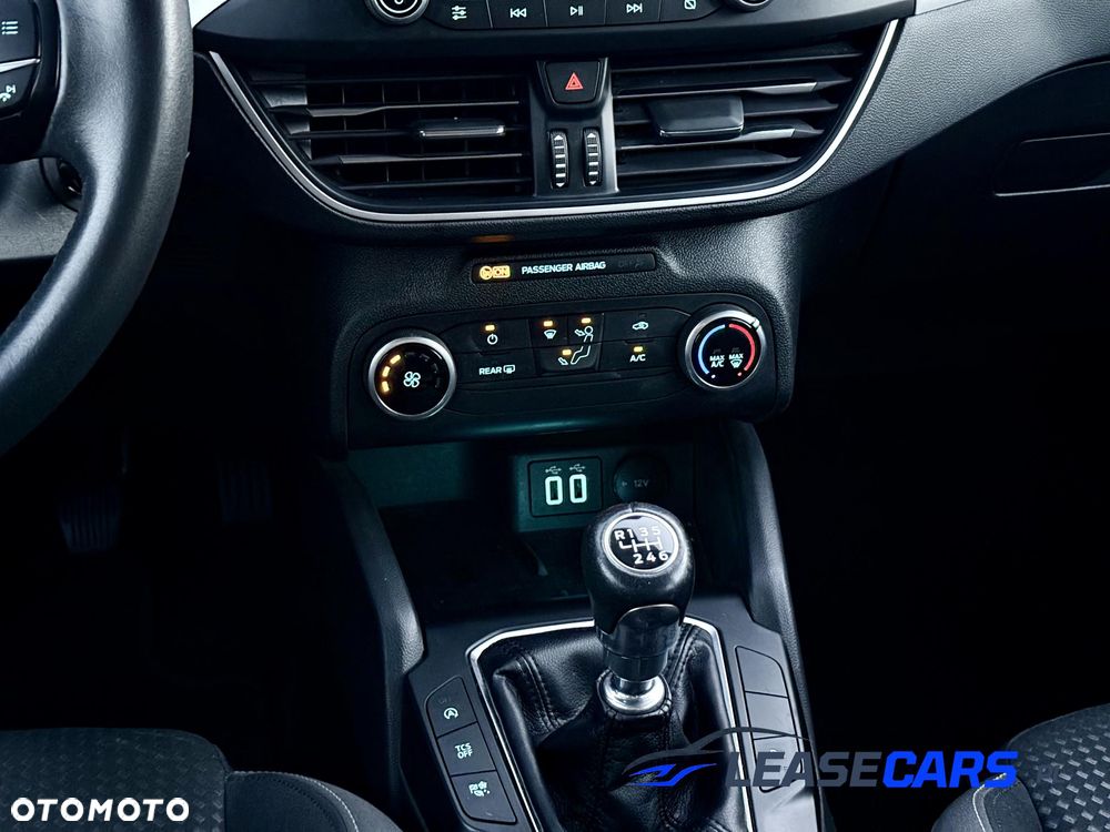 Ford Focus 2.0 EcoBlue Start-Stopp-System COOL&CONNECT - 32