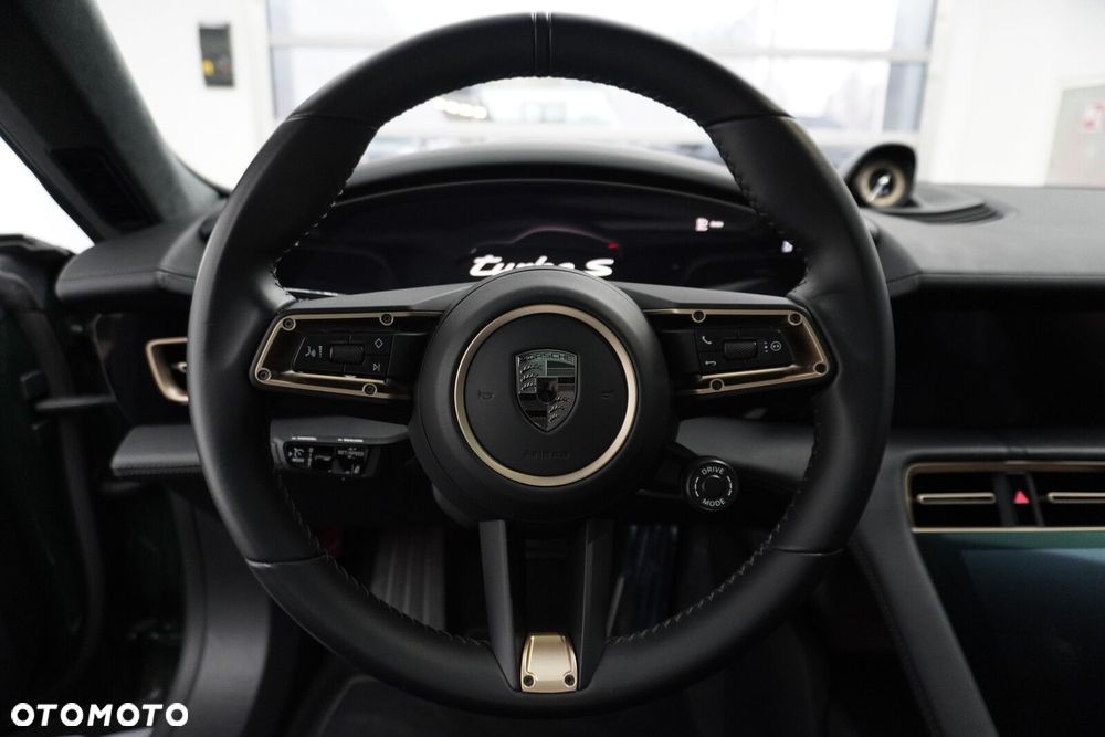 Porsche Taycan Turbo S - 22