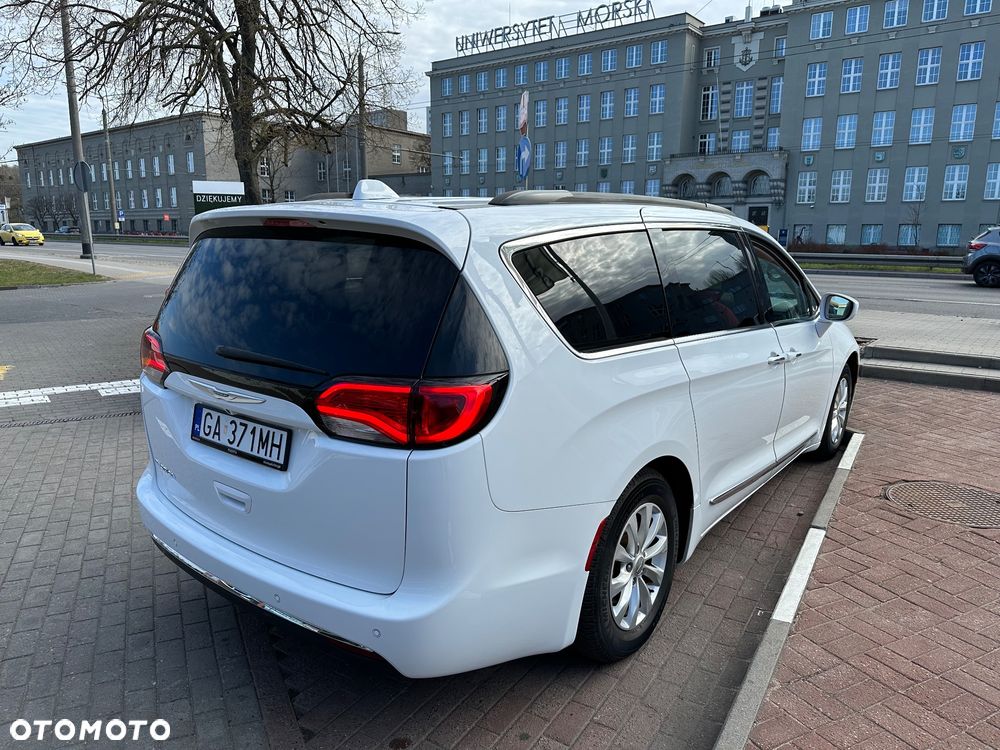 Chrysler Pacifica - 7