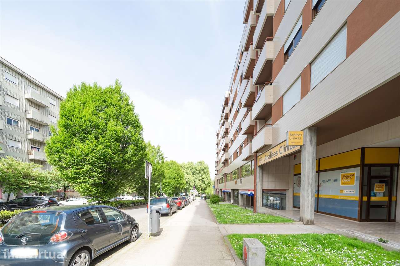 Arrendamento | Apartamento T3+1 na Av. São Gonçalo, no coração da cida - Grande imagem: 2/31