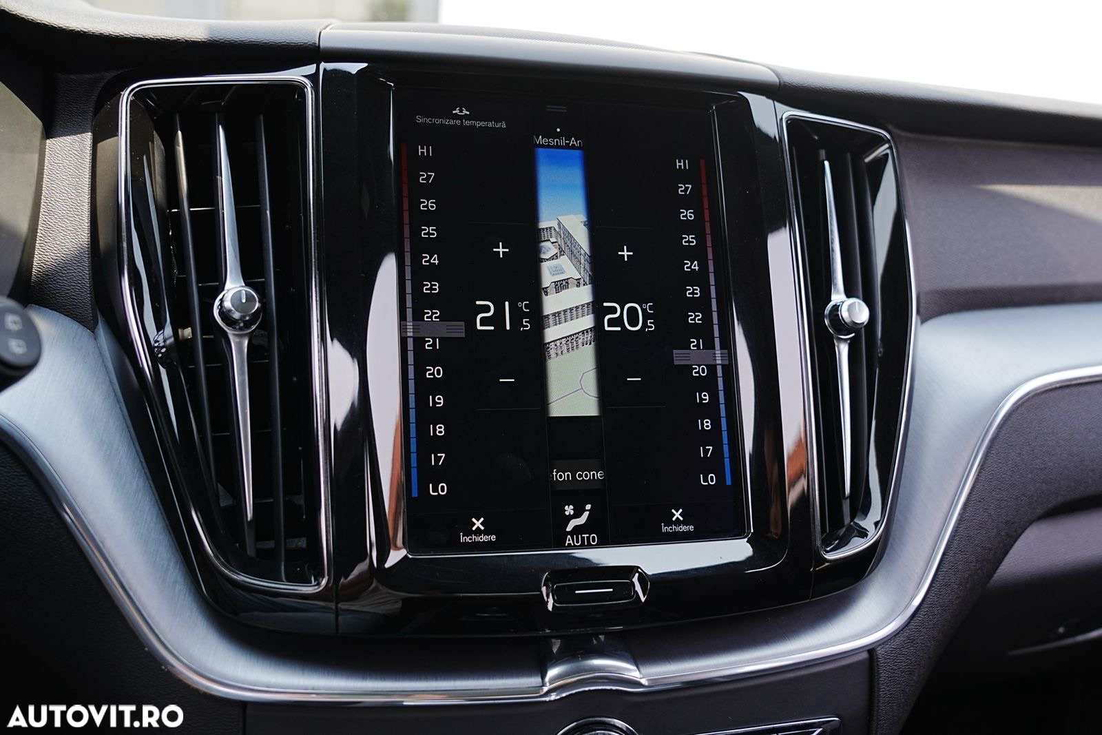 Volvo XC 60 B4 D AWD Geartronic Momentum Pro - 29