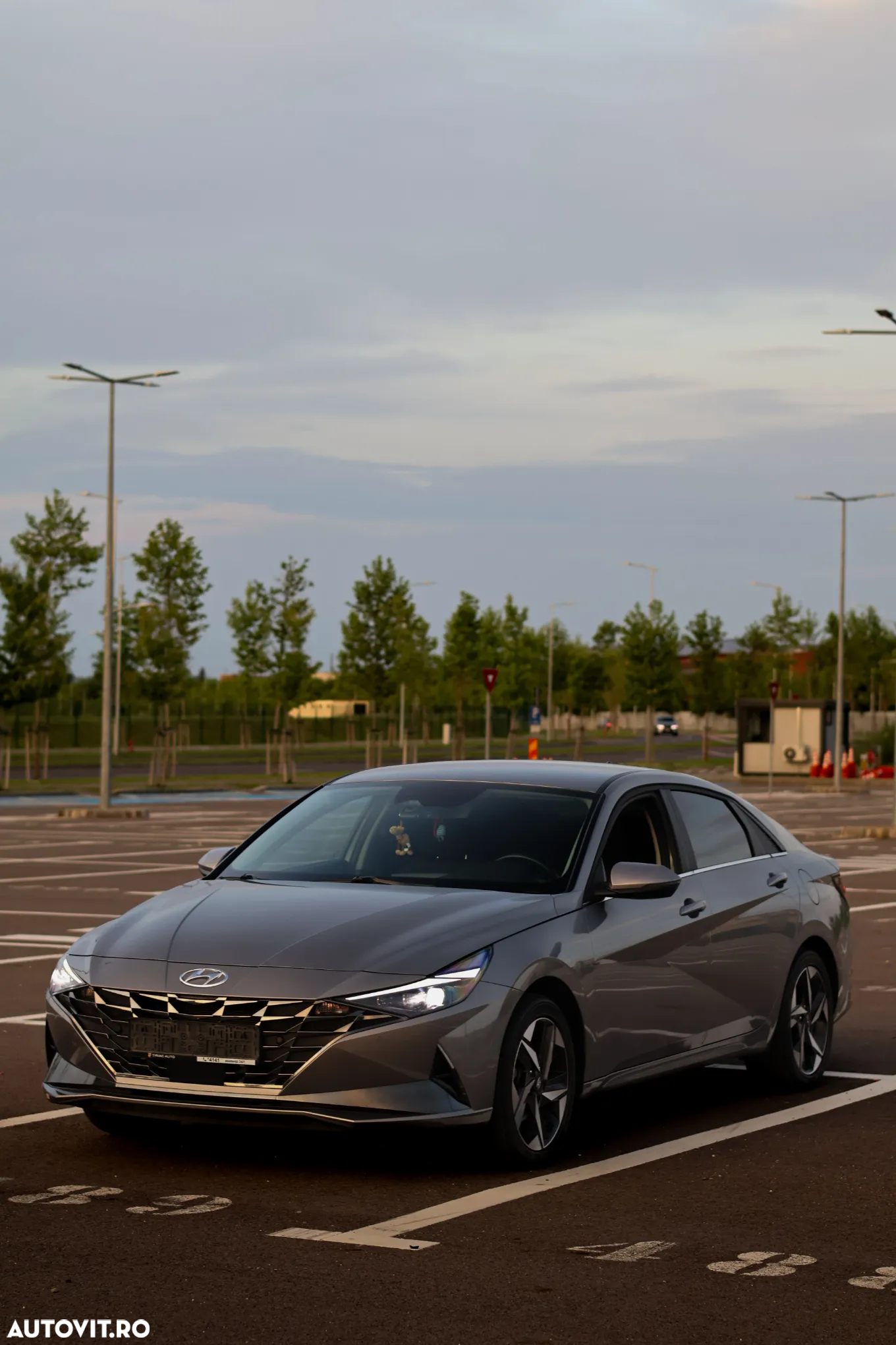 Hyundai Elantra 1.6 l 123 CP CVT Exclusive Navi - 3