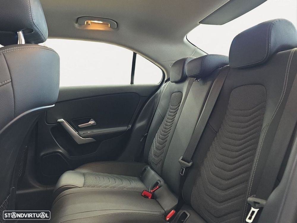 Mercedes-Benz A 180 Limousine d - 12