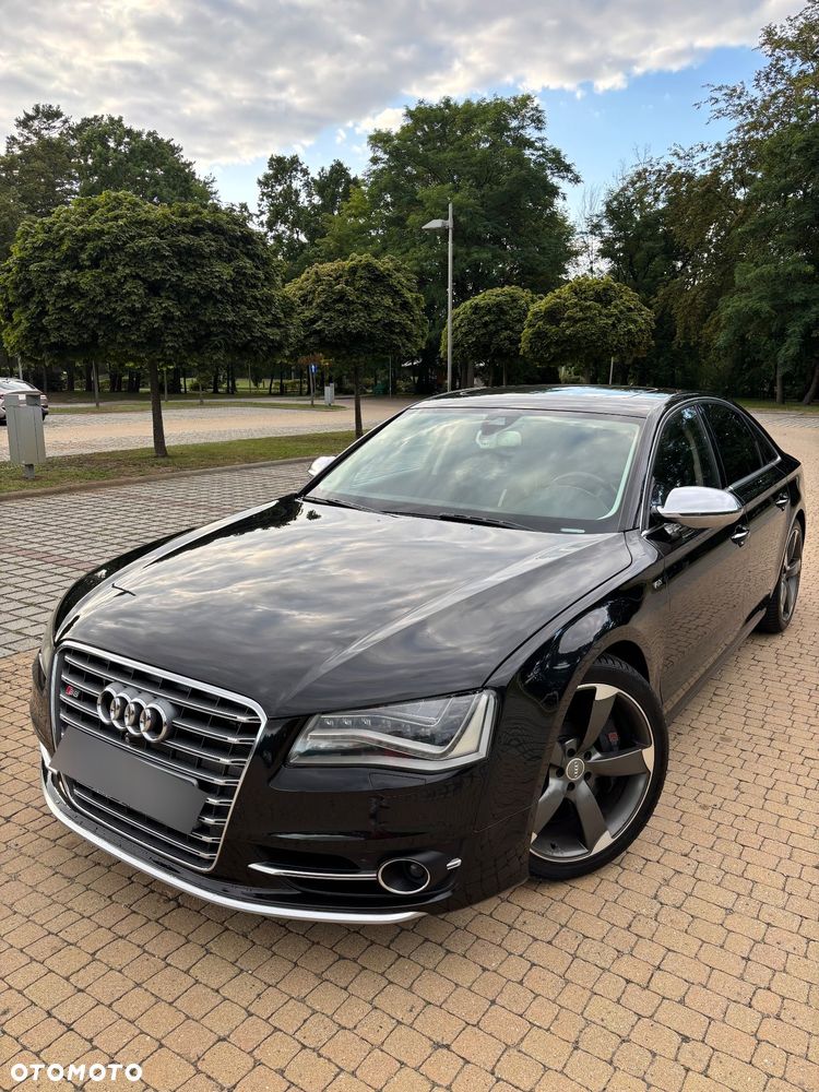 Audi S8 - 2