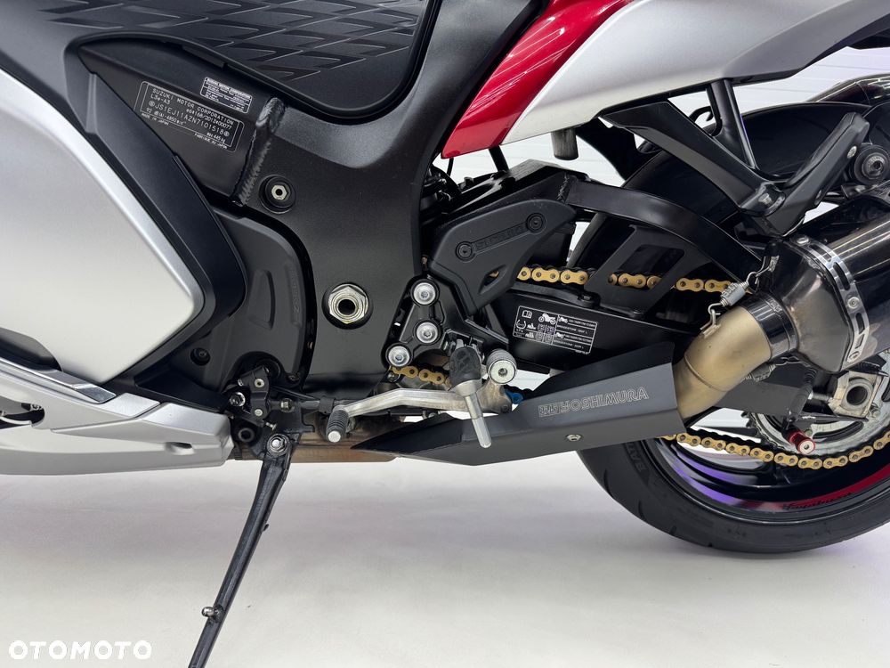 Suzuki GSX - 32