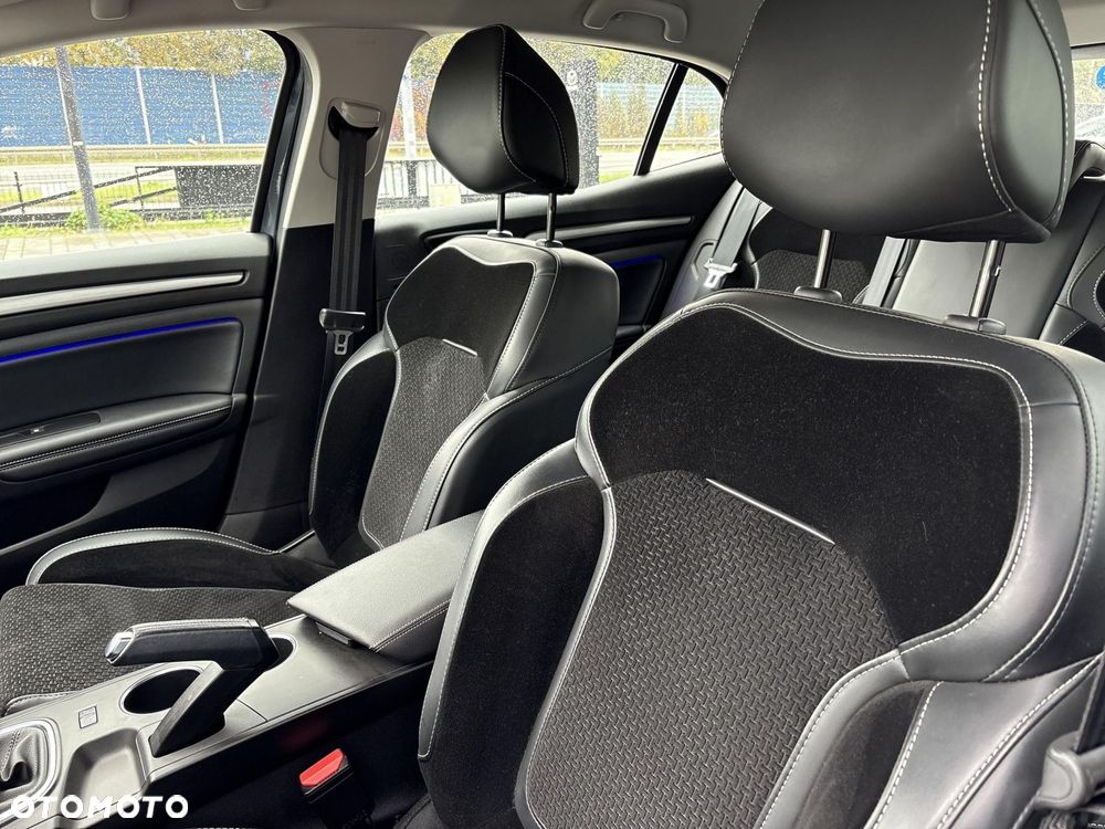Renault Megane 1.5 Blue dCi Intens - 11
