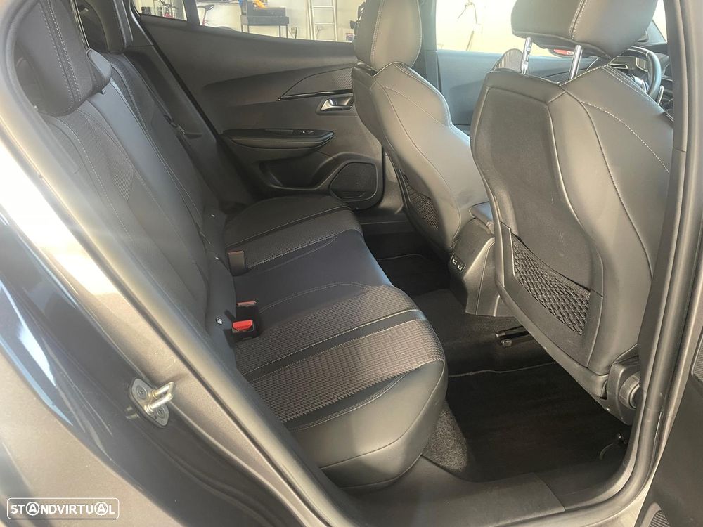 Peugeot 2008 PureTech 130 EAT8 GT Pack - 25