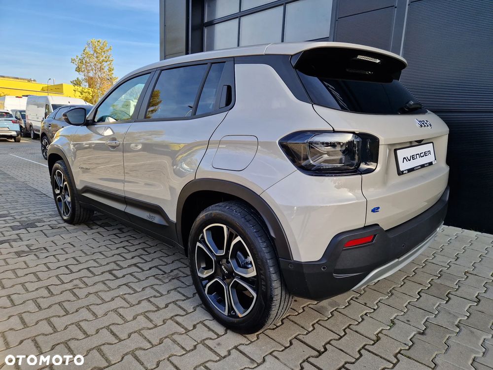 Jeep Avenger 54kWh Summit - 32