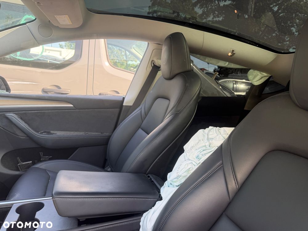 Tesla Model Y Long Range AWD - 10