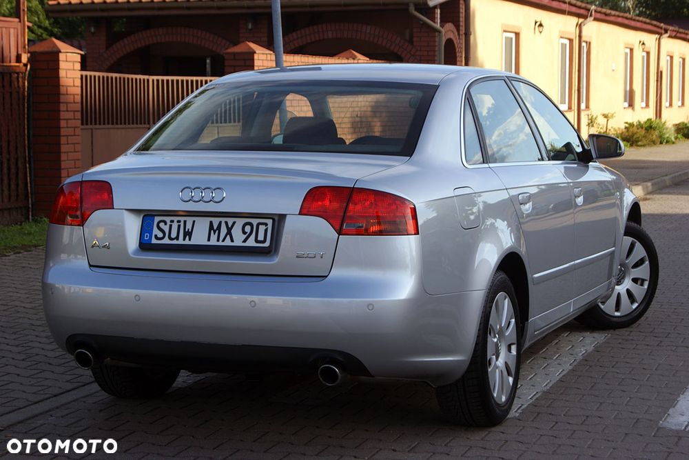 Audi A4 Limousine - 4