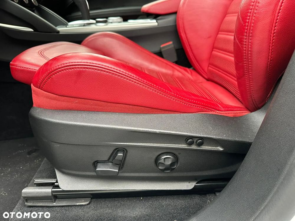 Alfa Romeo Stelvio 2.0 Turbo 16V AT8-Q4 Veloce - 13