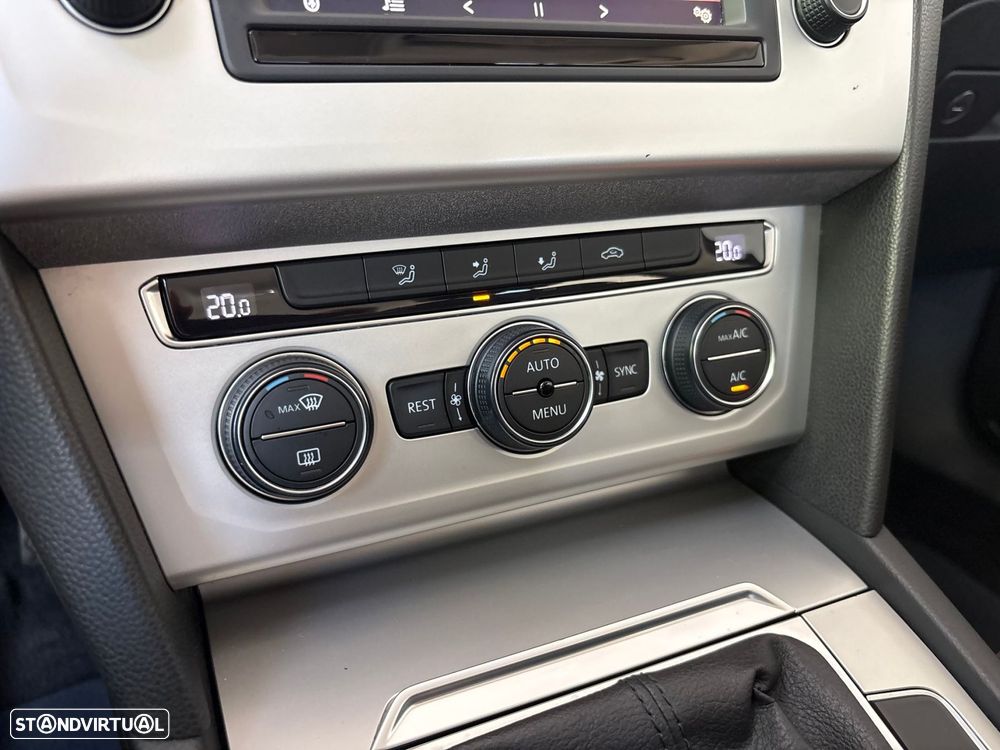 VW Passat Variant 2.0 TDI Confortline - 35
