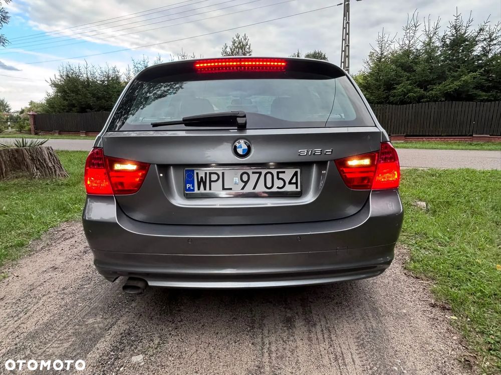 BMW Seria 3 318d DPF Touring - 16