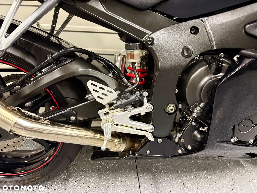 Yamaha R6 - 12