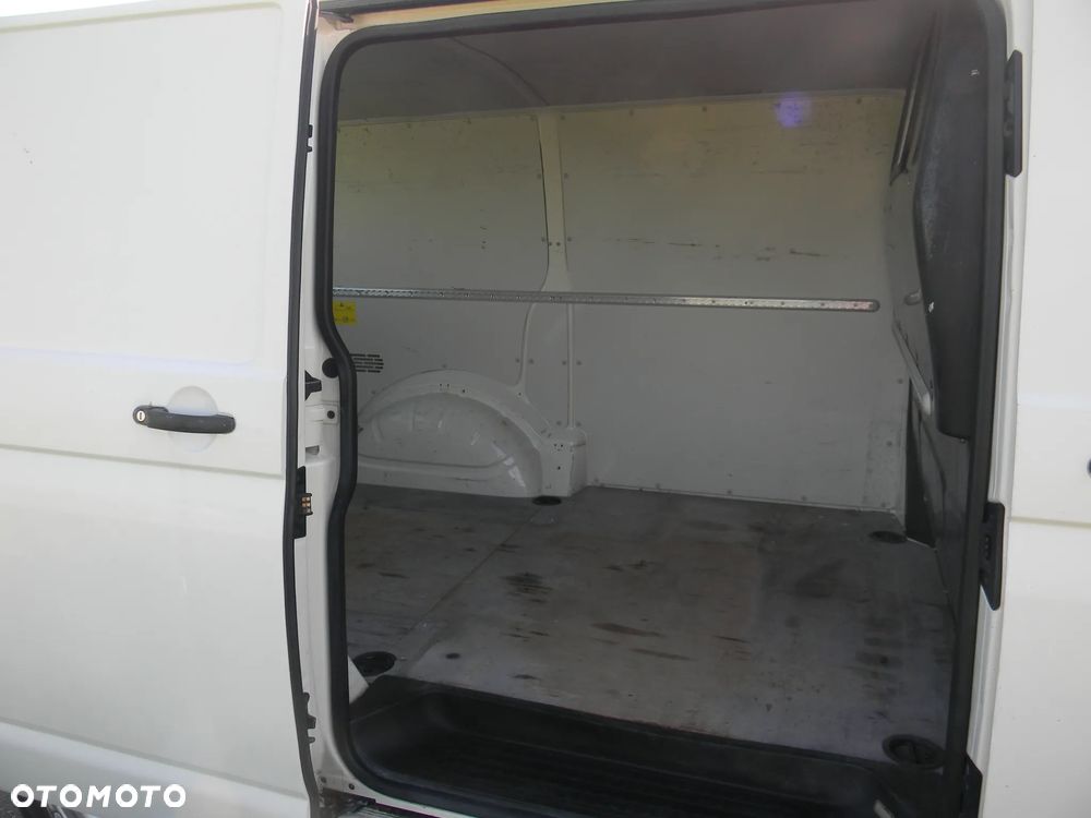 Volkswagen Transporter - 9