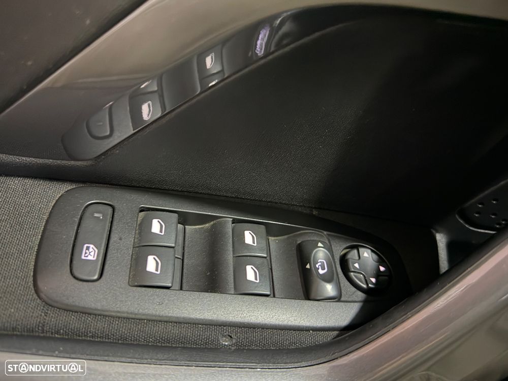 Peugeot 2008 1.2 PureTech Allure - 18