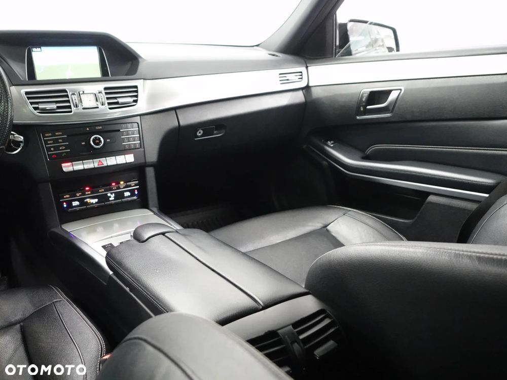 Mercedes-Benz Klasa E ver-220-t-bluetec-blueefficiency-edition-9g--tronic - 36