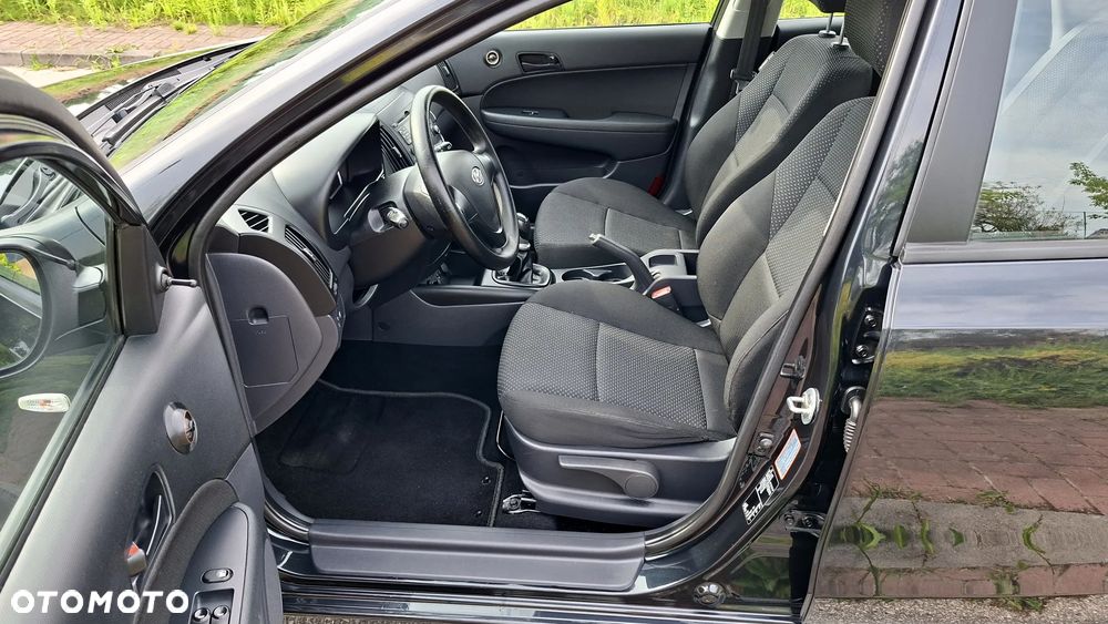 Hyundai i30 1.4 Blue Comfort - 24