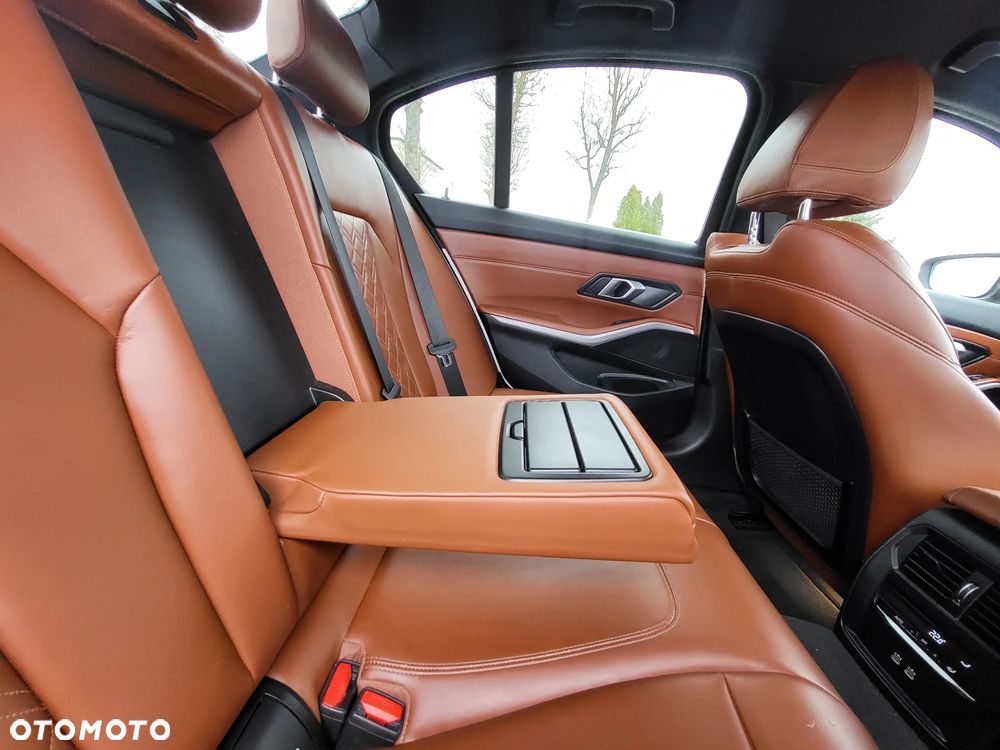 BMW Seria 3 318d Sport Line - 33