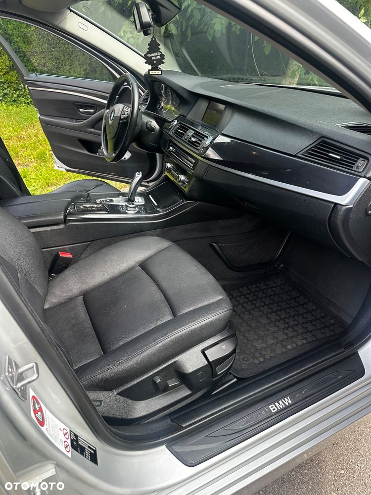BMW Seria 5 525d xDrive - 8