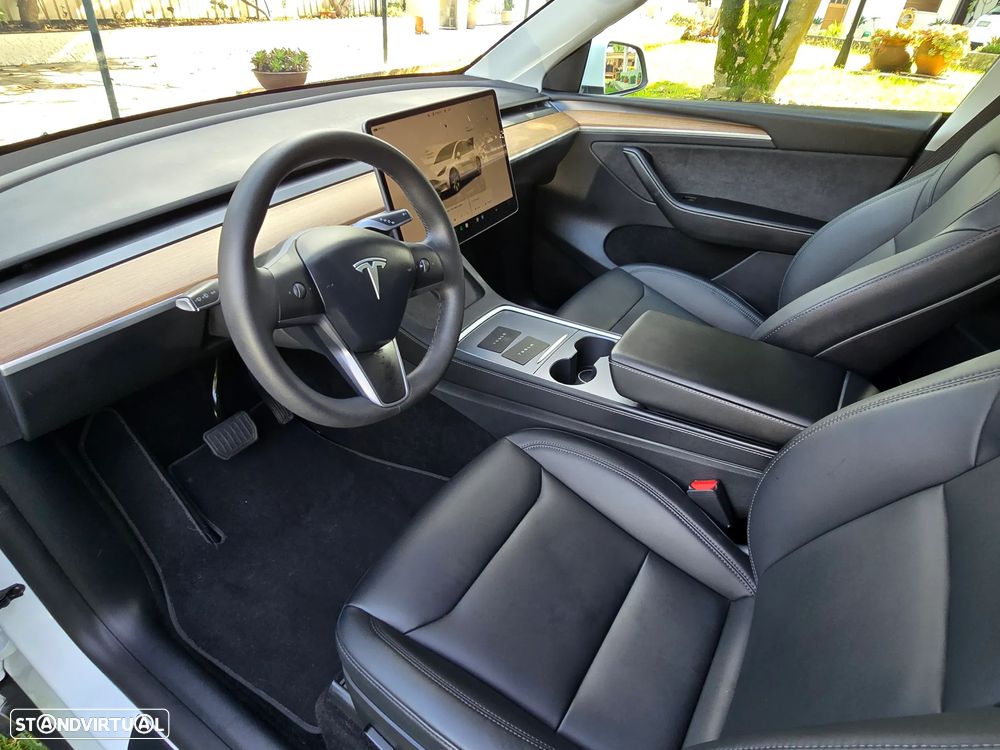 Tesla Model Y Long Range Dual Motor AWD - 8