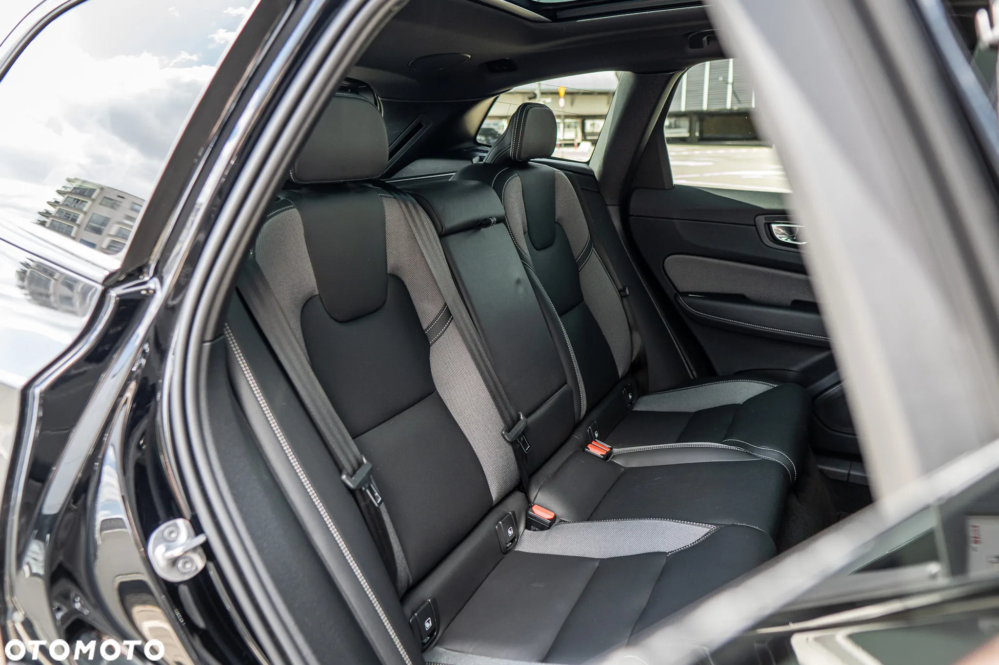 Volvo XC 60 B4 D AWD Plus Dark - 37