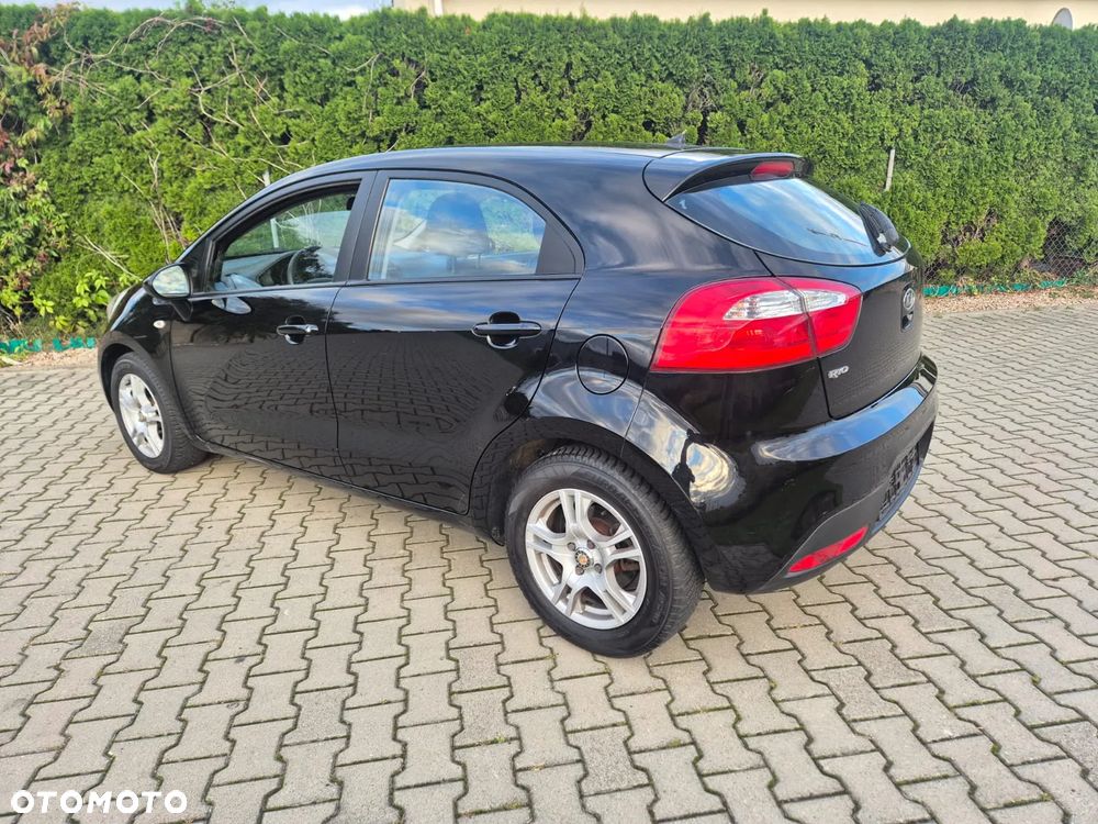 Kia Rio - 4
