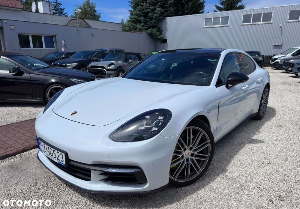 Porsche Panamera - 1