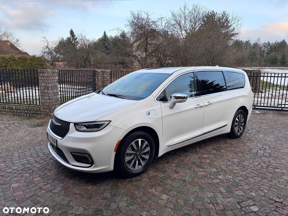 Chrysler Pacifica - 2