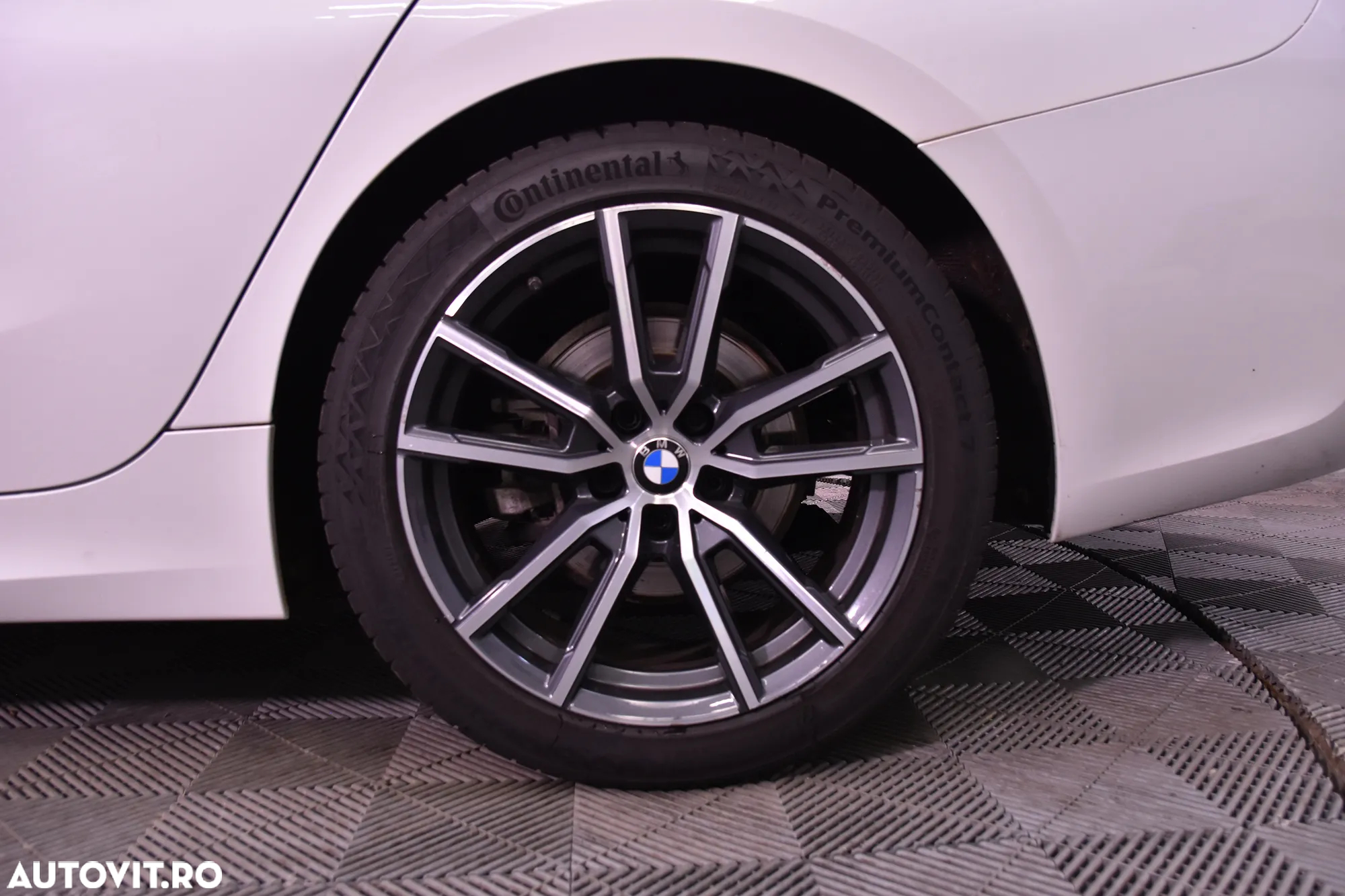 BMW Seria 3 318d Touring Aut. - 13