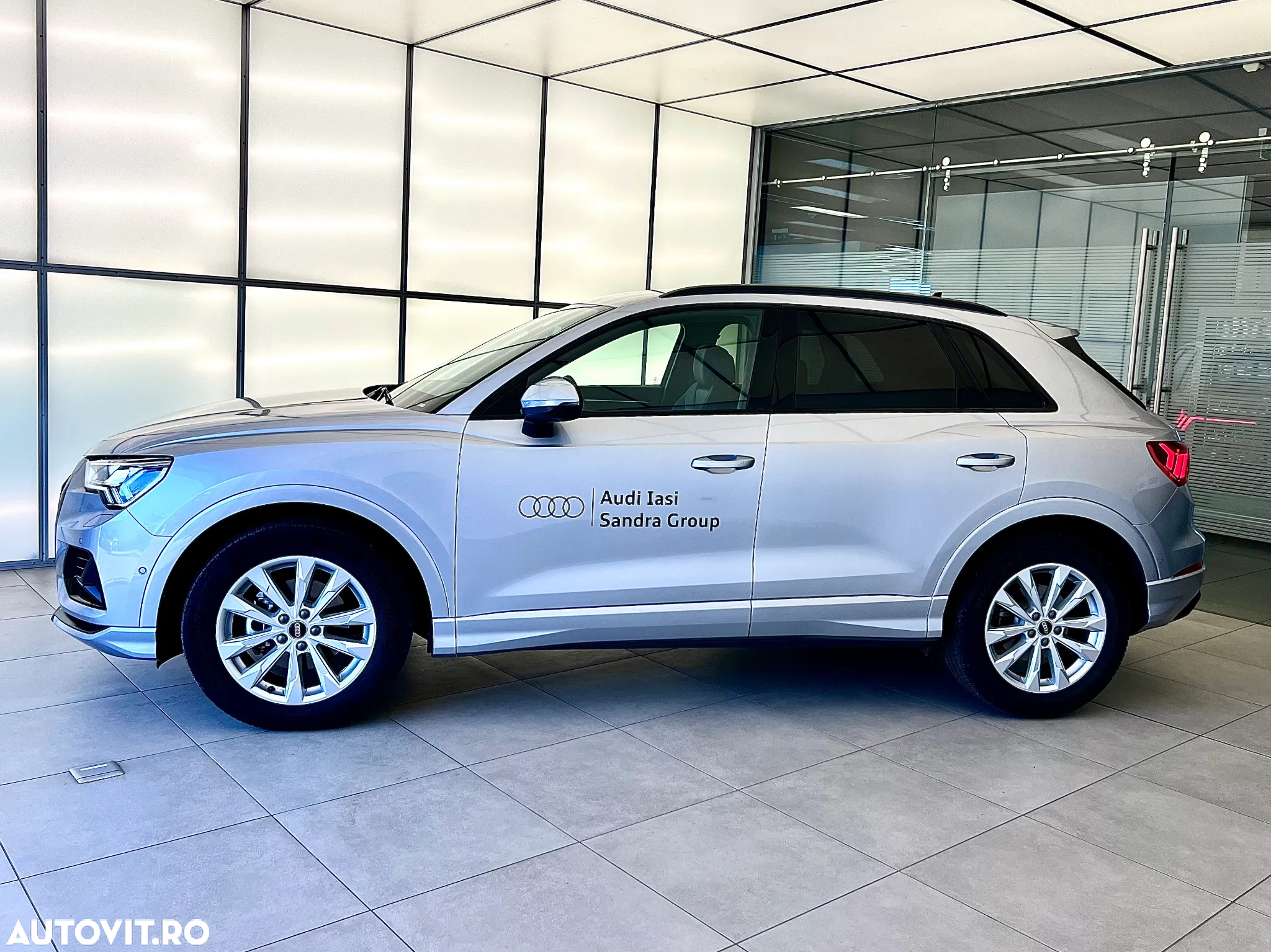 Audi Q3 2.0 35 TDI S tronic Advanced - 4