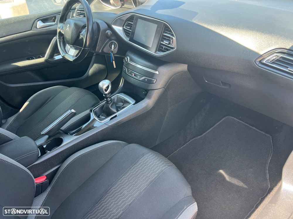 Peugeot 308 SW 1.2 PureTech Style J17 - 36