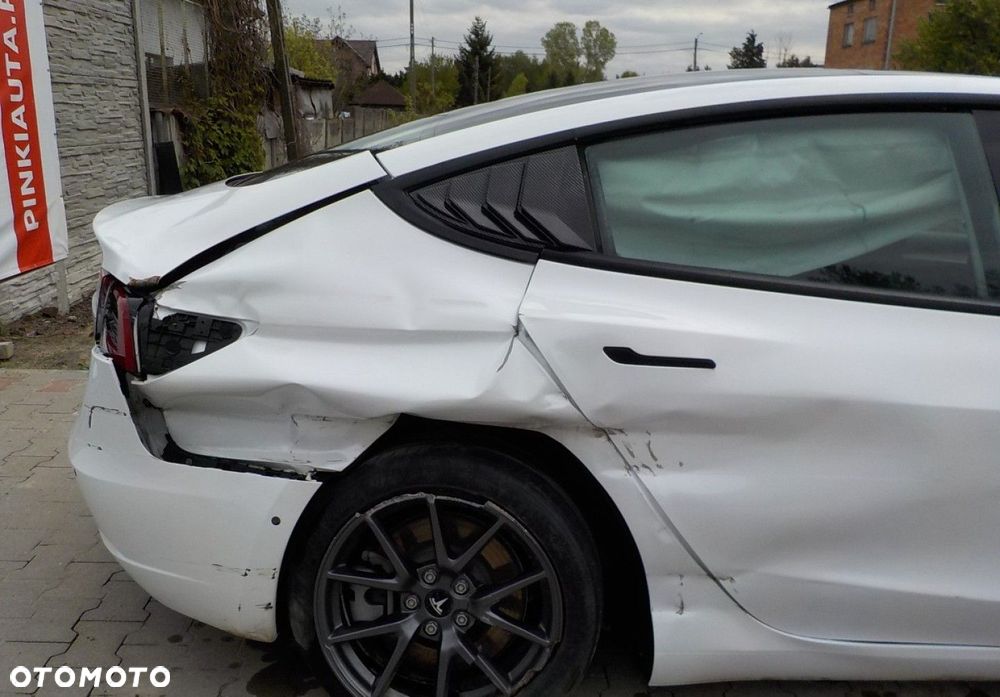 Tesla Model 3 - 13