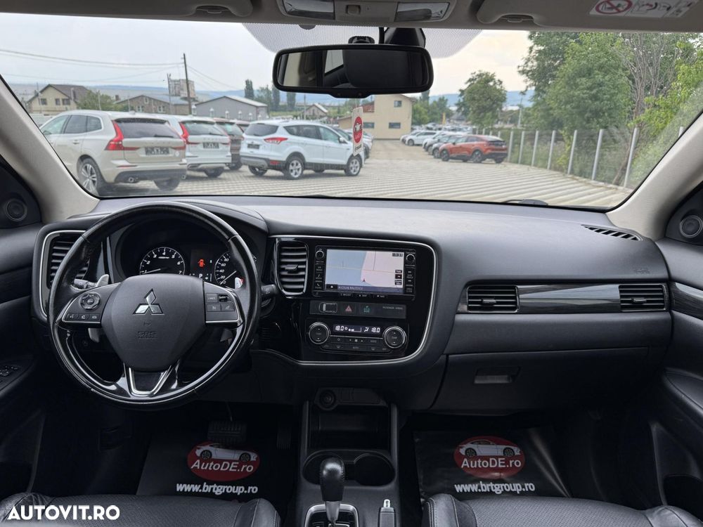 Mitsubishi Outlander - 8