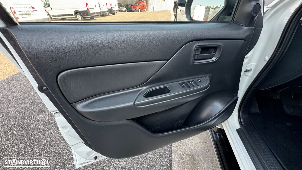 Mitsubishi L-200 Cabine dupla 4X2 - 27