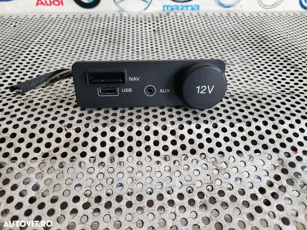 Modul Auxiliar USB Bricheta Land Rover Range Rover Evoque Discovery Sport Jaguar E/F Pace Dezmembrez Range Rover Evoque Facelift An 2015-2016-2017-2018-2019 2.0 D Automat 4x4 Volan Stanga - Dezmembrari Arad - 1