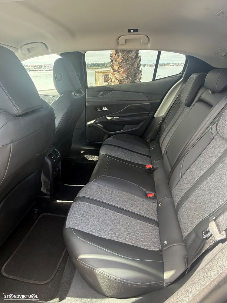 Peugeot 408 1.2 PureTech Allure Pack EAT8 - 17