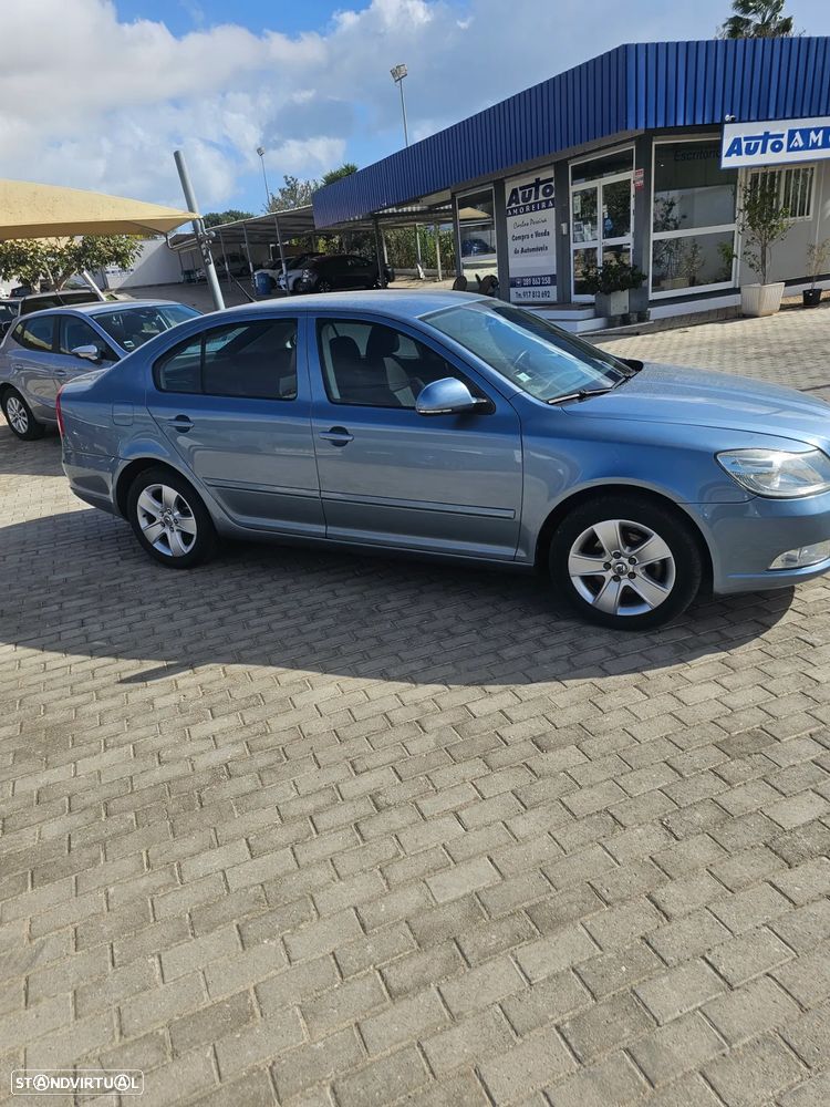 Skoda Octavia 2.0 TDI Elegance DSG - 2