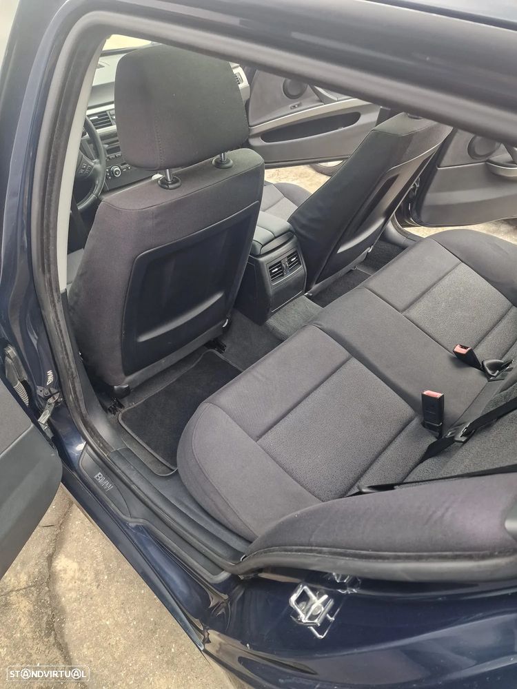 BMW 318 d Dynamic - 9
