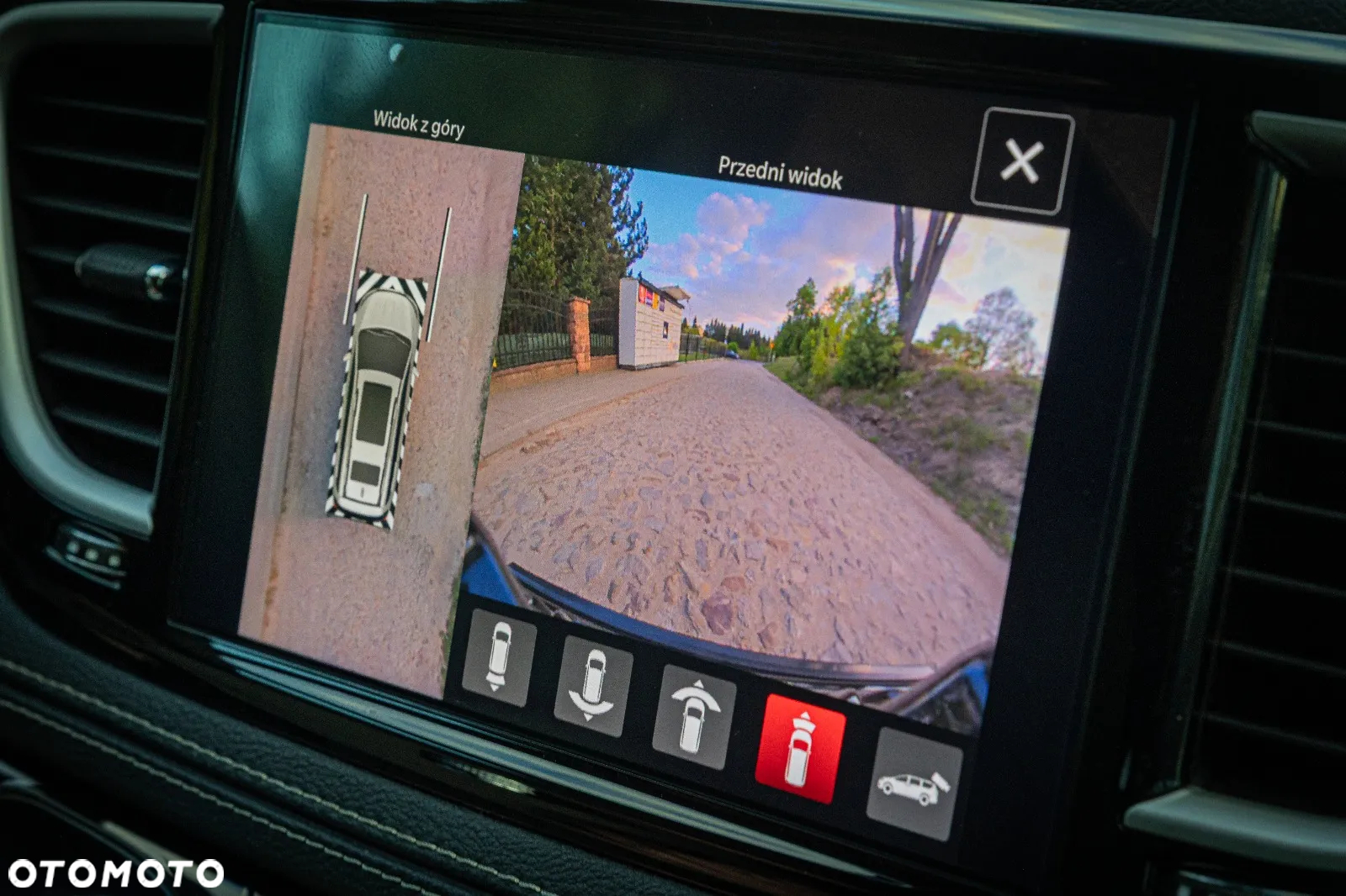 Chrysler Pacifica - 16