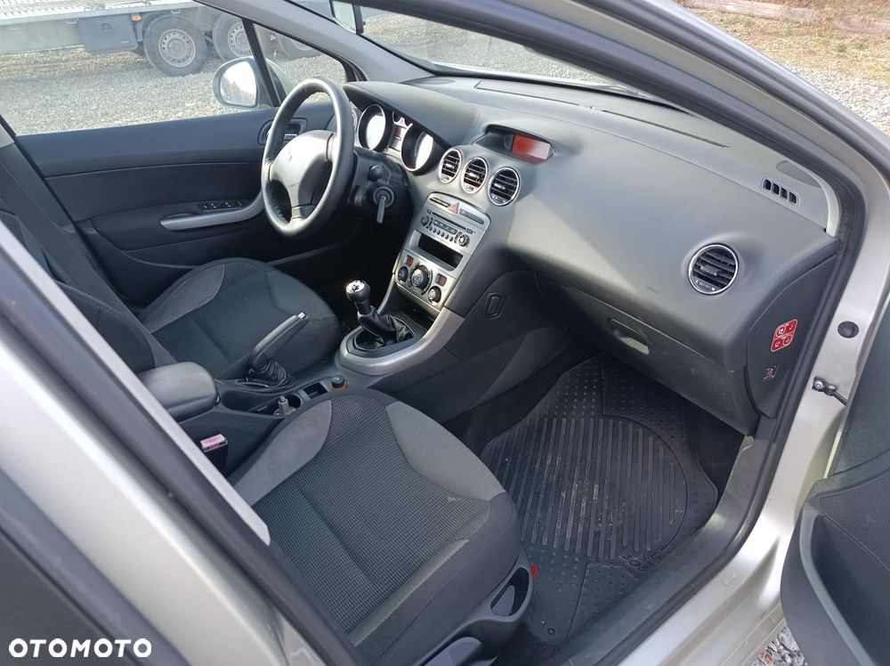 Peugeot 308 - 8