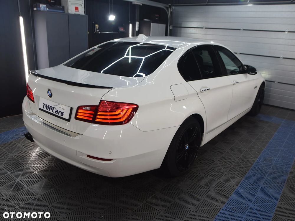 BMW Seria 5 525d xDrive - 29