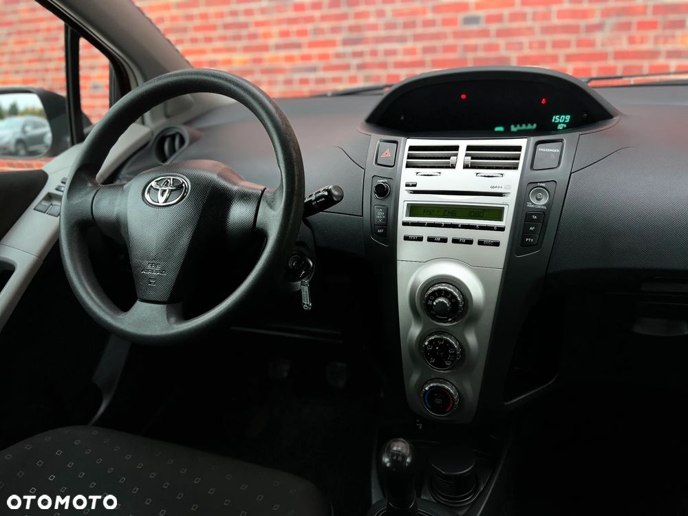 Toyota Yaris - 7